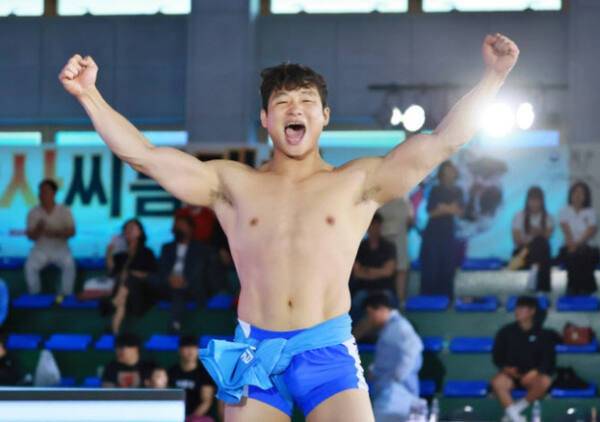 승리 후 포효하는 김기수(수원특례시청). 대한씨름협회 제공