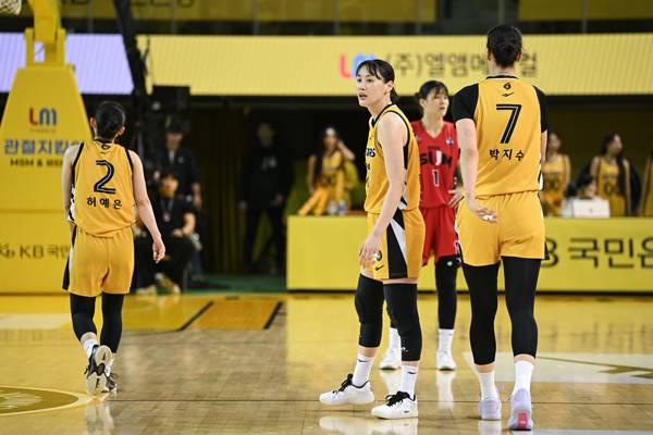 허예은과 강이슬, 박지수는 KB의 삼각편대를 이끌고 있다. 사진 제공= WKBL