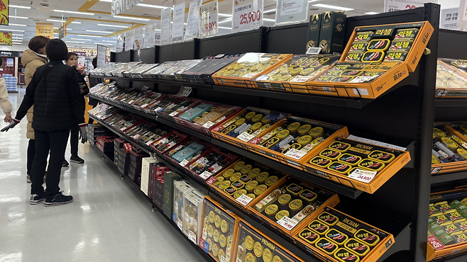 지난 9일 찾은 이마트 용산점 이벤트 존에 설 선물세트가 진열됐다. 박연수 기자