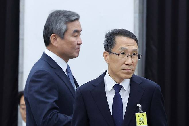 유재성 경찰청장 직무대행(사진 오른쪽)과 박성주 경찰청 국가수사본부장이 지난해 11월 6일 서울 여의도 국회에서 열린 정보위원회 경찰청에 대한 국정감사에 참석하고 있다. [연합]