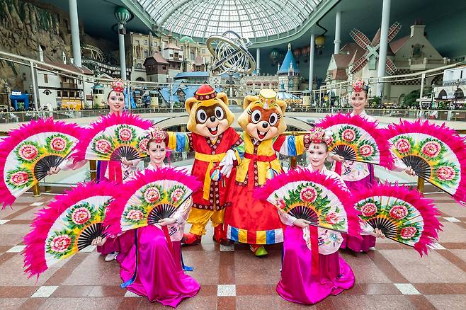 롯데월드 외국인 아티스트들의 한국 전통 춤