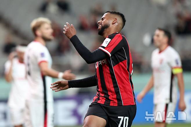 [서울=뉴시스] 조성우 기자 = 프로축구 K리그1 FC서울 안데르손. 사진은 지난해 11월 청두 룽청(중국)과의 2025-2026 아시아축구연맹(AFC) 챔피언스리그 엘리트(ACLE) 리그 스테이지 4차전 홈 경기 당시. 2025.11.04. xconfind@newsis.com