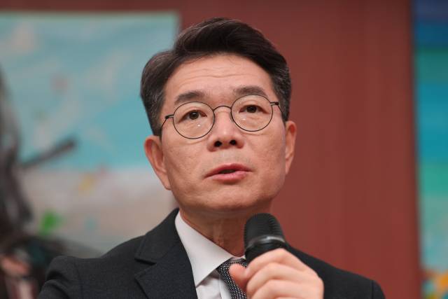 ▲정원오 성동구청장이 10일 서울 성동구 펍지 성수에서 열린 '성수동' 출간 관련 기자간담회에서 취재진 질문에 답하고 있다. ⓒ연합뉴스