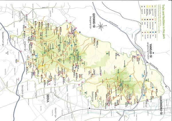 외국인들을 대상으로 제공되는 영어로 된 북한산국립공원 코스 정보 팸플릿. 지엽적인 구간에 대한 소개만 전하고 있고 실제로 인기 있는 코스에 대한 소개도 없어 활용도가 떨어진다고 한다.