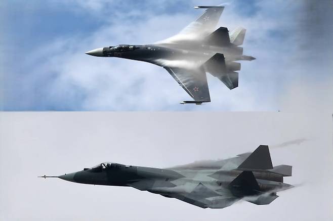 러시아 Su-35(위)와 Su-57(아래) 전투기. 외신들은 중동 Su-57 수출 계약과 관련해 이란을 가장 유력한 도입 후보로 지목하고 있다. 비탈리 쿠즈민