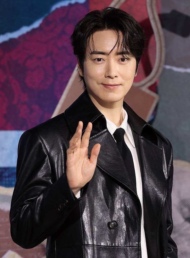 배우 이준혁이 10일 서울 중구 앰배서더서울풀만호텔에서 열린 넷플릭스 드라마 ‘레이디 두아’ 제작발표회에서 포즈를 취하고 있다. 연합뉴스