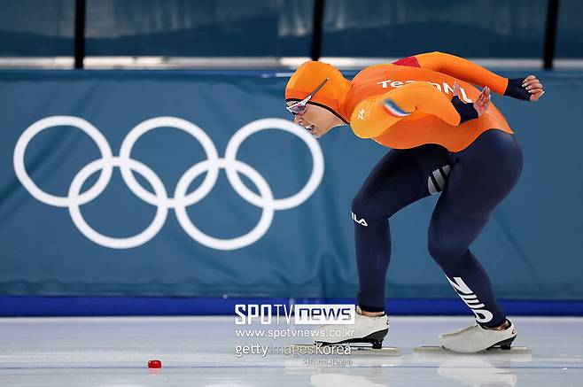 ▲ 네덜란드 스피드스케이팅 스타 유타 레이르담이 2026 밀라노 코르티나 동계 올림픽 스피드스케이팅 여자 1000m 정상에 올랐다. 대회 전 전용기 이동과 '개회식 패싱' 등으로 화제의 중심에 섰지만 실력 하나로 논란을 잠재웠다.