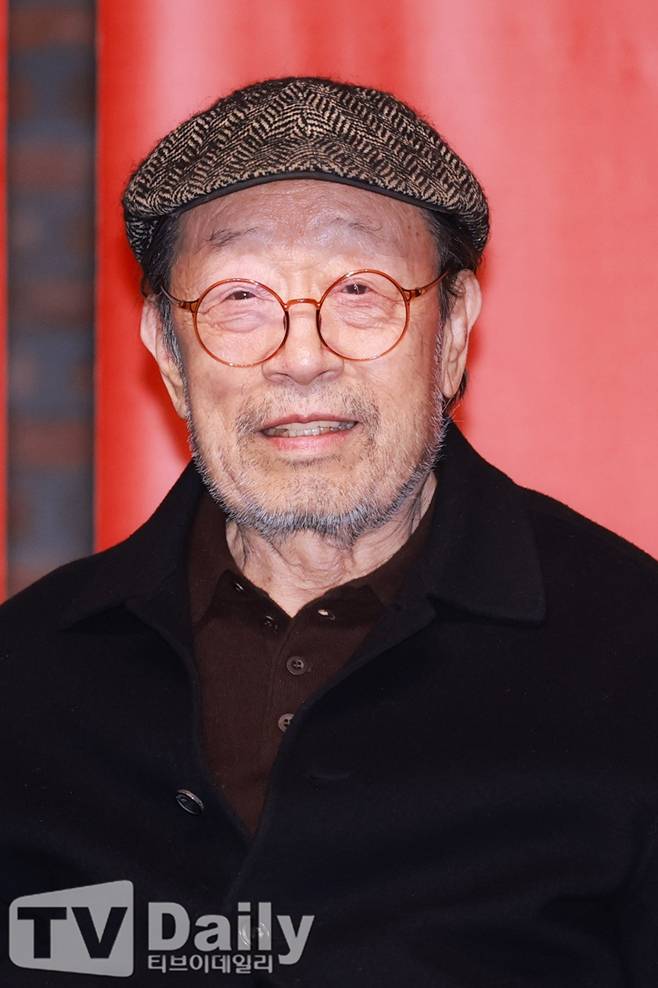 연극 불란서 금고, 신구