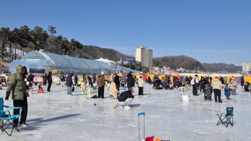 2026 평창송어축제에 참가한 방문객들 모습.