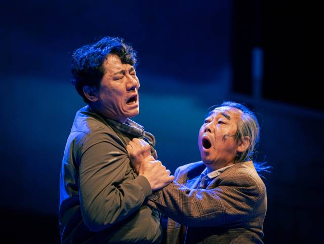 극단 벅수골 ‘태극기가 바람에’./경남연극협회/