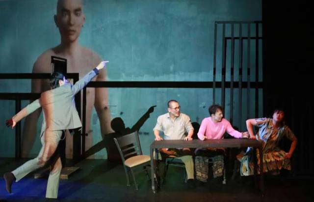 극단 상상창꼬 ‘어느날 아침 깨어나 보니 AI가 되어 있었다’./한국연극협회 경남지회/