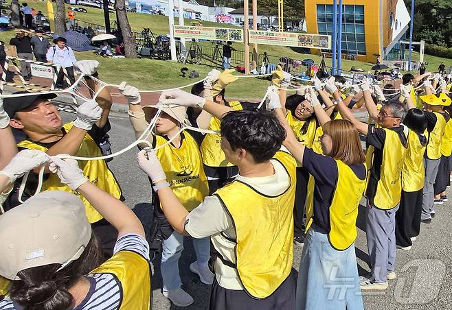 2025 임실N치즈축제가 한창인 10일 전북 임실군 임실치즈테마파크를 찾은 관광객들이 체험프로그램을 하며 축제를 즐기고 있다. (임실군청 제공. 재판매 및 DB 금지) 2025.10.10 ⓒ 뉴스1 유경석 기자