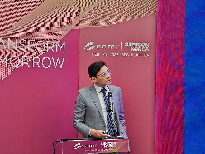 클락 청 SEMI 시니어 디렉터가 11일 서울 강남구 코엑스에서 열린 '세미콘 코리아 2026' 기자간담회에서 발언하고 있다./전병수 기자