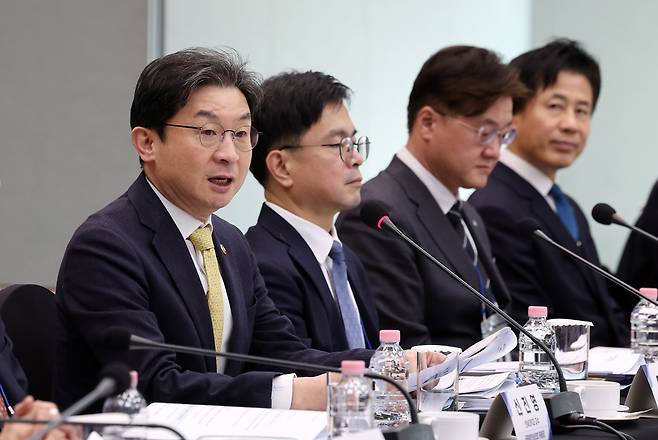 이억원 금융위원장이 9일 서울 중구 예금보험공사 대강당에서 열린 2026년 금융발전심의회 전체회의에서 모두 발언을 하고 있다. /뉴스1