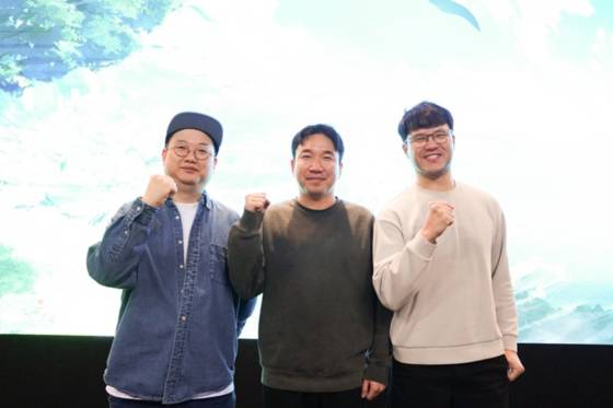좌측부터 정중재 NHN 게임사업실장, 김원주 링게임즈 PD, 김태헌 링게임즈 개발사업실장