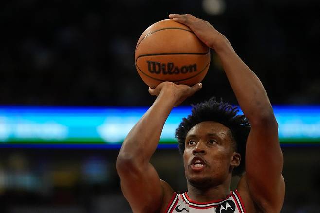 <yonhap photo-4133="">자유투를 시도하는 시카고 불스 콜린 섹스턴. [AP=연합뉴스]</yonhap>