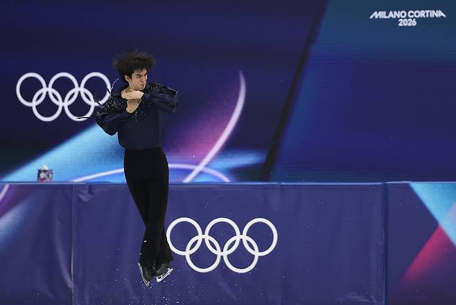 10일(현지시간) 이탈리아 밀라노 아이스스케이팅 아레나에서 열린 2026 밀라노·코르티나담페초 동계올림픽 남자 싱글 쇼트 프로그램에 출전한 차준환이 연기를 펼치고 있다. 2026.2.11 jieunlee@yna.co.kr 연합뉴스