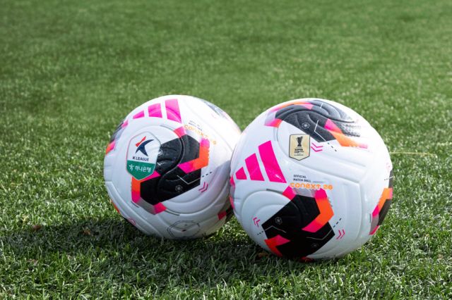 한국프로축구연맹은 ‘하나은행 K리그 2026’ 공인구로 아디다스 커넥스트 26 프로를 채택했다. 사진=한국프로축구연맹 제공