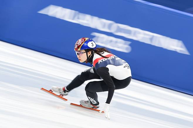 11일(현지 시각) 이탈리아 밀라노 아이스스케이팅 아레나에서 쇼트트랙 최민정이 훈련하고 있다. [연합]