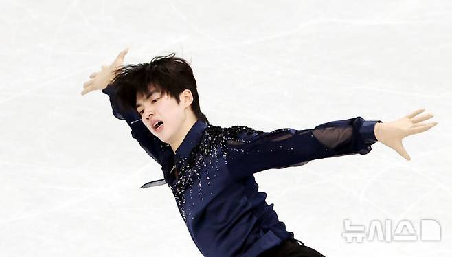 [밀라노=뉴시스] 박주성 기자 = 10일 (현지 시간) 이탈리아 밀라노 아이스 스케이팅 아레나 경기장에서 열린 2026 밀라노·코르티나담페초 동계올림픽 피겨스케이팅 남자 싱글 쇼트프로그램에서 차준환 선수가 경기를 마친 후 인사를 하고 있다. 2026.02.10. park7691@newsis.com