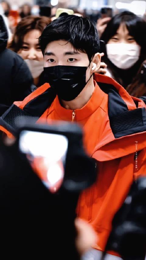 ▲ 린샤오쥔은 대회 직전 중국 관영 방송 CCTV에 출연해 “나를 받아준 중국에 감사하다”는 말로 각오를 밝히며 대표팀 에이스로서 존재감을 드러냈다. 실제 그는 혼성 계주 엔트리에 이름을 올렸고 준준결승에선 팀이 캐나다에 이어 2위로 준결승에 오르는 데 일조했다.