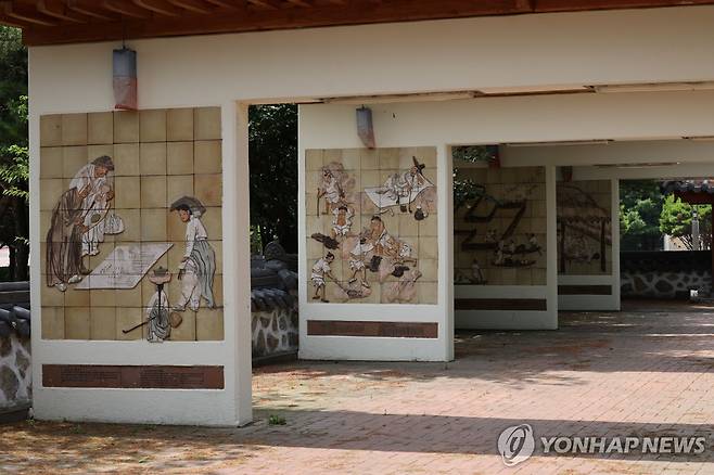 김홍도 테마길로 조성된 안산 단원 조각공원 [연합뉴스 자료사진]