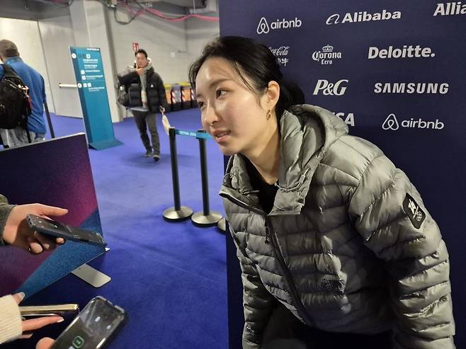 인터뷰하는 김길리 (밀라노=연합뉴스) 김경윤 기자 = 쇼트트랙 국가대표 김길리가 11일(한국시간) 이탈리아 밀라노 아이스스케이팅 아레나에서 2026 밀라노·코르티나담페초 동계 올림픽 공식 훈련을 마친 뒤 인터뷰하고 있다. 2026.2.11. cycle@yna.co.kr