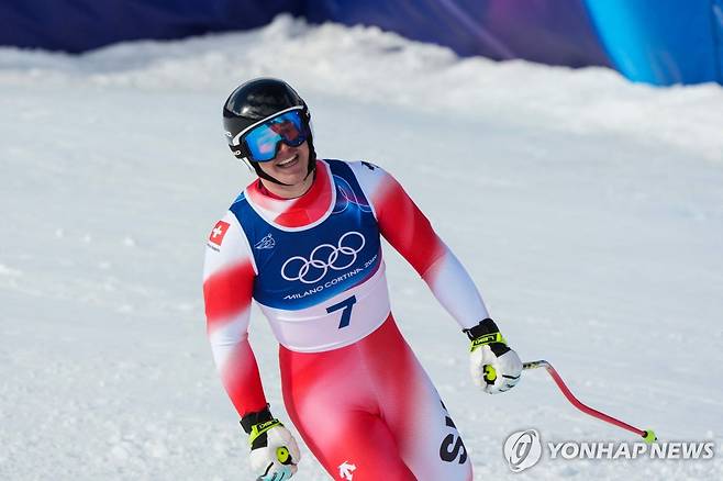 알파인 스키 슈퍼 대회전에서 우승하고 활짝 웃는 프란요 폰 알멘  [AFP=연합뉴스]