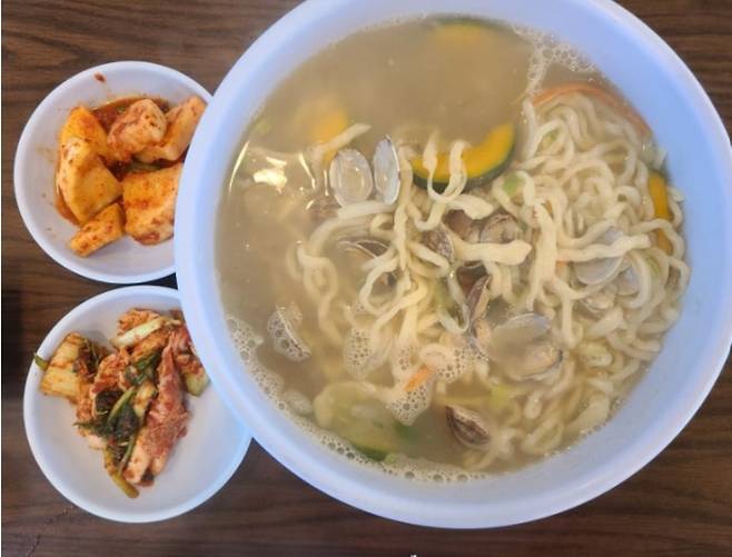 ▲ 갯벌이 만든 따뜻한 한 그릇, 대부·제부도 바지락 칼국수. /사진=SNS 갈무리