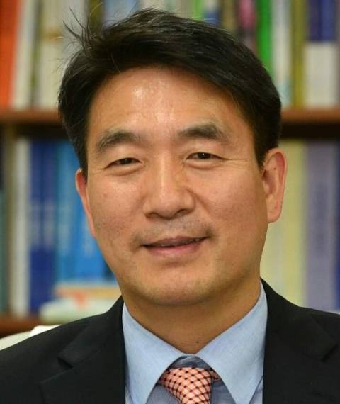 안병윤(62) 전 부산시 행정부시장