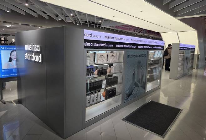 스킨케어부터 향수까지 전 제품을 한눈에 볼 수 있는 무신사 뷰티 매장 내부 (사진=한전진 기자)