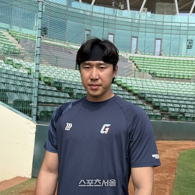 최충연이 인터뷰에 임하고 있다. 타이난 | 박연준 기자 duswns0628@sortsseoul.com