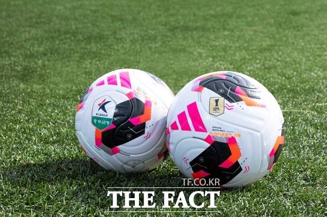 ‘하나은행 K리그 2026’ 공인구로 사용되는 아디다스 ‘커넥스트 26 프로(CONEXT 26 PRO)’./K리그