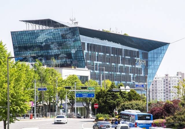 용산구청은 관내 택시 승차대 19개소를 금연구역으로 새롭게 지정, 집중 관리에 나선다고 12일 밝혔다. /용산구청