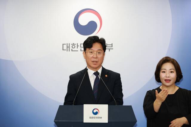 김영훈 고용노동부 장관. 한겨레 자료사진