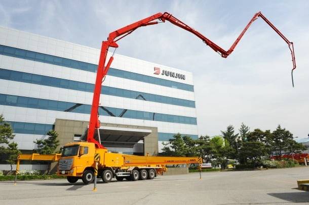 전진건설로봇 콘크리트펌프카. 사진=전진건설로봇