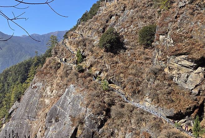 탁상사원 가는 길