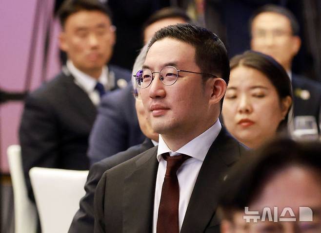 [경주=뉴시스] 고범준 기자 = 구광모 LG그룹 회장이 지난 1일 경북 소노캄 경주 그랜드볼룸에서 열린 한중 국빈만찬에 참석해 있다. 법원은 12일 구광모 LG그룹 회장을 상대로 구 회장의 모친과 여동생들이 제기한 상속회복청구 소송에서 구 회장의 손을 들어줬다. 2026.02.12. bjko@newsis.com