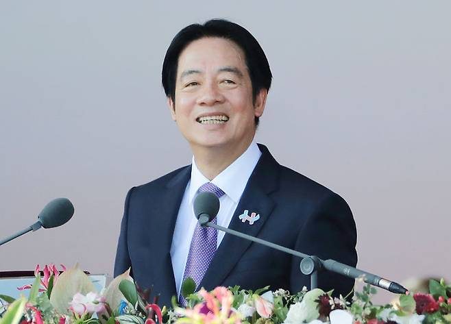 [타이베이=AP/뉴시스] ﻿﻿라이칭더 대만 총통이 "중국이 대만을 침공해 점령한 이후 일본과 필리핀 등 인도·태평양 국가들이 다음 표적이 될 것"이라고 밝혔다. 사진은 라이 총통이 지난해 10월 10일 타이베이 총통부 앞에서 연설하는 모습. 2026.02.12