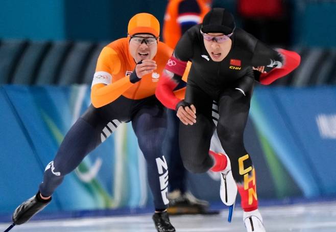 베네르마스와 교차해 질주하는 렌쯔원. 연합뉴스