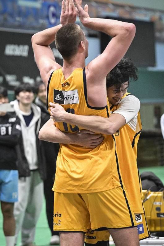 [사진] 단 세 명의 선수로 우승의 감동을 준 우츠노미야 / KXO 제공