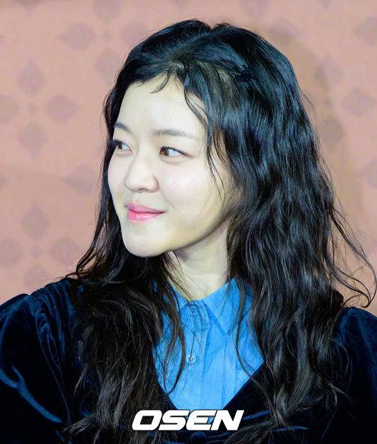 [OSEN=지형준 기자] 12일 오전 서울 강남구 삼성동 메가박스 코엑스에서 넷플릭스 영화 '파반느' 제작보고회가 열렸다.세 청춘의 삶과 사랑을 그린 달콤하고도 씁쓸한 스토리, 고아성, 변요한, 문상민의 매력적인 케미스트리, 이종필 감독만의 독창적이고 섬세한 시선으로 담아낸 청춘 멜로로 모두의 마음을 적실 영화 '파반느'는 20일&nbsp;공개된다.배우 고아성이 간담회를 하고  있다. 2026.02.12 /jpnews@osen.co.kr