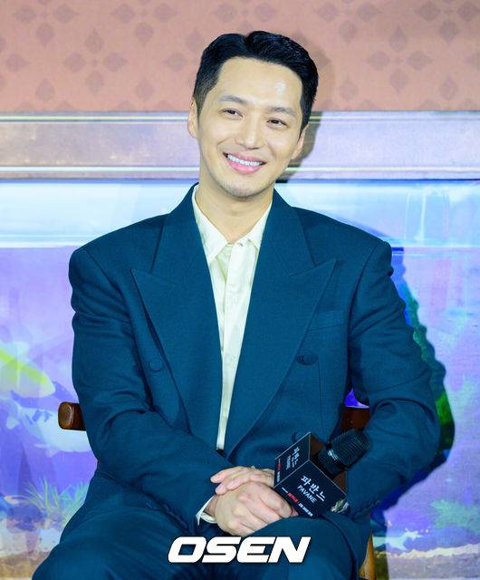 [OSEN=지형준 기자] 12일 오전 서울 강남구 삼성동 메가박스 코엑스에서 넷플릭스 영화 '파반느' 제작보고회가 열렸다.세 청춘의 삶과 사랑을 그린 달콤하고도 씁쓸한 스토리, 고아성, 변요한, 문상민의 매력적인 케미스트리, 이종필 감독만의 독창적이고 섬세한 시선으로 담아낸 청춘 멜로로 모두의 마음을 적실 영화 '파반느'는 20일&nbsp;공개된다.배우 변요한이 간담회를 하고  있다. 2026.02.12 /jpnews@osen.co.kr