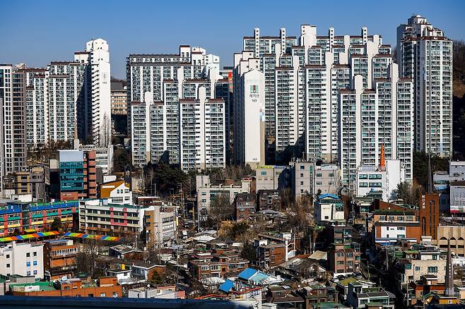 이번 주 서울에서 가장 높은 아파트값 상승률(0.40%)을 기록한 관악구 일대의 아파트 단지 전경. 뉴시스