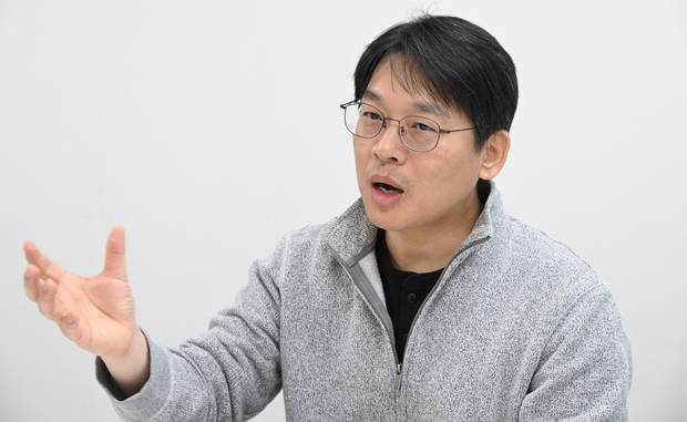 김봉수 로볼리전트 대표가 11일 서울경제신문과 서울 강남구에 위치한 한 오피스에서 인터뷰를 진행하고 있다. 오승현 기자