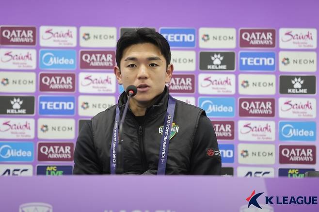 ▲ 새해 첫 공식전을 승리로 장식하기 위해 정경호 감독은 익숙한 틀 속에서 결정적인 변화를 선택했다. 가장 큰 기대를 모은 뉴 페이스 고영준이 공격형 미드필더로 선발 출전해 10번 역할을 맡았고, 최전방에는 박상혁이 배치됐다. 좌우 측면에는 김대원과 모재현이 포진해 공격의 날을 세웠다. ⓒ한국프로축구연맹