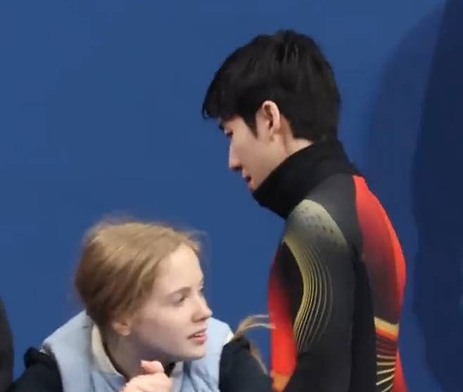 ▲ 이날 현장에서 가장 두드러진 존재는 단연 린샤오쥔이었다. 중국 현지 언론에 따르면 그는 “매일의 훈련은 한계를 시험하는 과정”이라며 “올림픽 무대에서 모든 에너지를 쏟아 조국 중국에 반드시 영광의 메달을 안기겠다”고 각오를 밝혔다. ⓒ중국 SNS