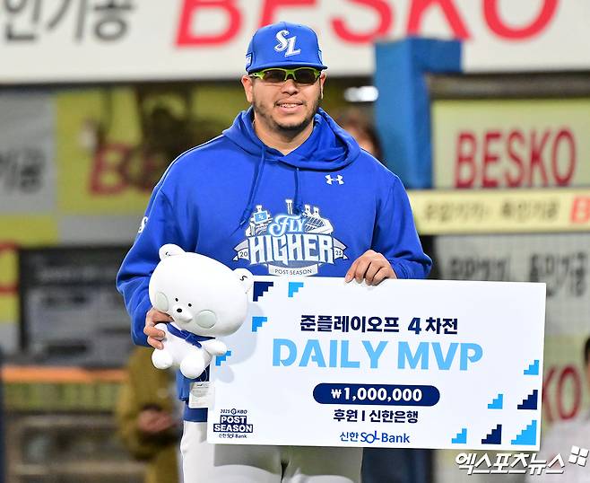 삼성 라이온즈 외국인 투수 아리엘 후라도가 2026 월드베이스볼클래식(WBC) 파나마 대표팀 훈련에 합류했다. 파나마 현지 매체 '엘 시글로 파나마'는 11일(한국시간) '파나마 야구대표팀이 2026 WBC를 앞두고 어제 로드 커류 국립야구장에서 첫 훈련을 시작했다. 이날 훈련에는 파나마 팀의 핵심 전력인 외야수 앨런 코르도바와 투수 아리엘 후라도가 합류해 경험과 리더십을 더했다'고 보도했다. 엑스포츠뉴스 DB