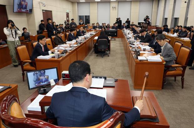 12일 국회에서 열린 행정안전위원회 전체 회의에서 충남대전, 전남·광주, 대구경북 지역의 행정통합을 위한 특별법과 관련한 논의가 한창이다. 연합뉴스