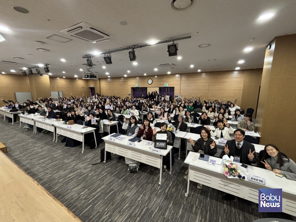 제17차 한국청소년성문화센터협의회 정기총회 및 성교육 활동가 대회 단체사진.&nbsp;ⓒ한국청소년성문화센터협의회